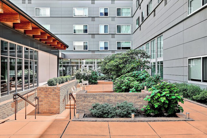 Hotel Exterior 35 of 35