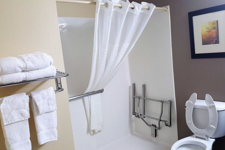 Baymont by Wyndham Belleville Airport Area