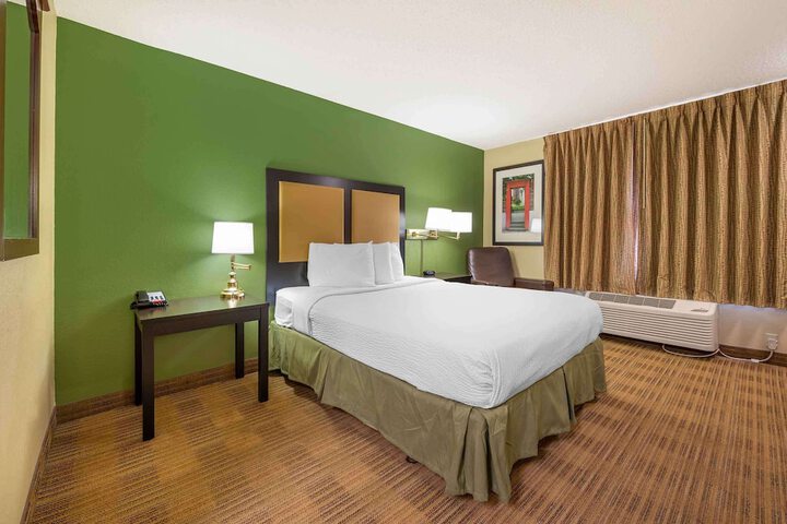 Room 21 of 28