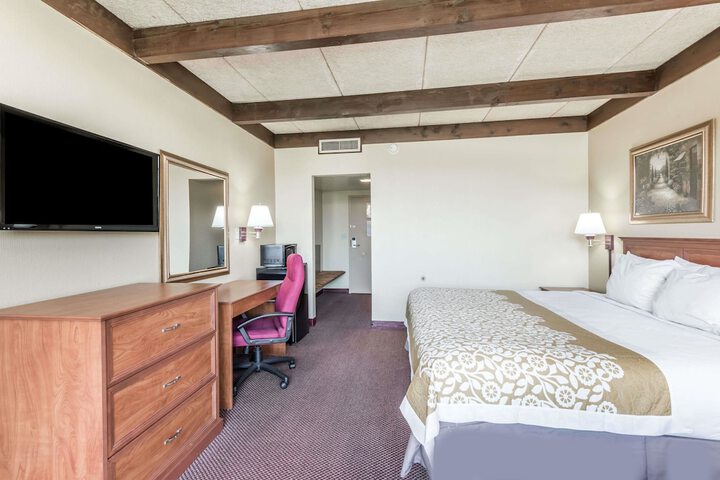 Room 9 of 19