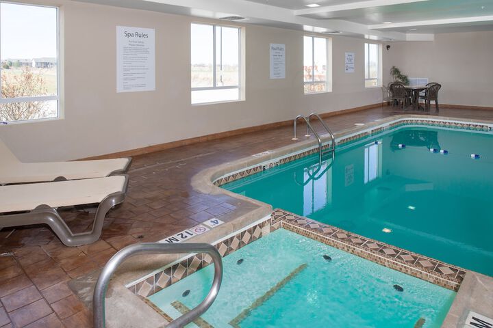 Holiday Inn Express & Suites Wichita Northwest by IHG