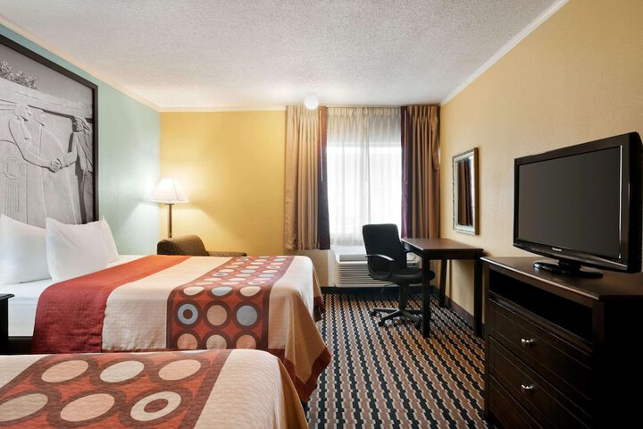 Room 17 of 27