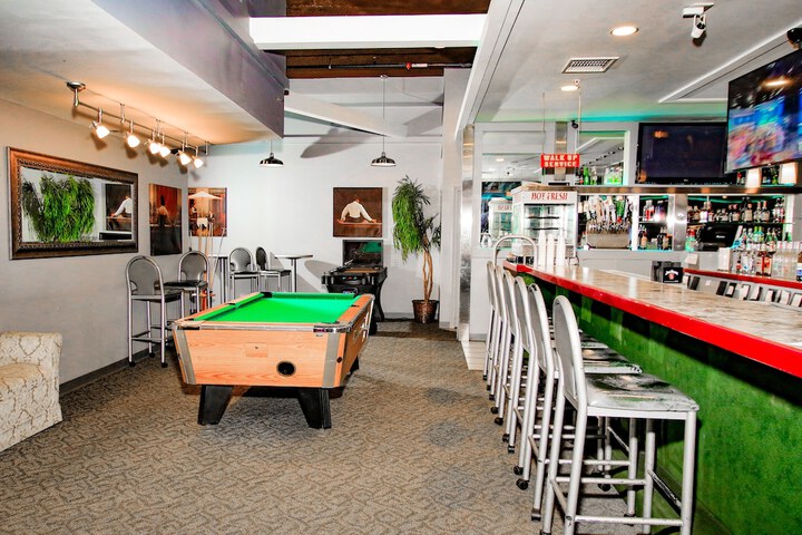 Lounge 59 of 68