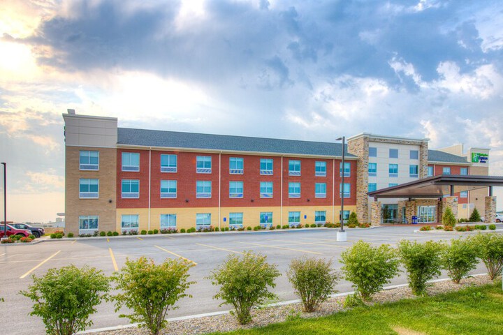 Holiday Inn Express & Suites Remington by IHG