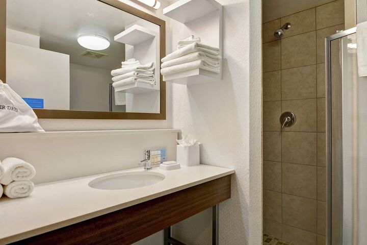 Room 16 of 38