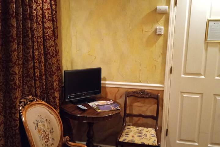 Room 37 of 48