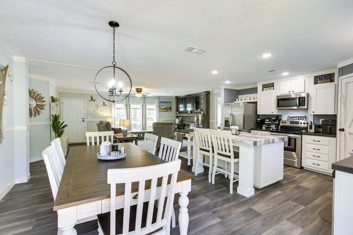 Charming Perry Home 2 Mi to the Gulf!
