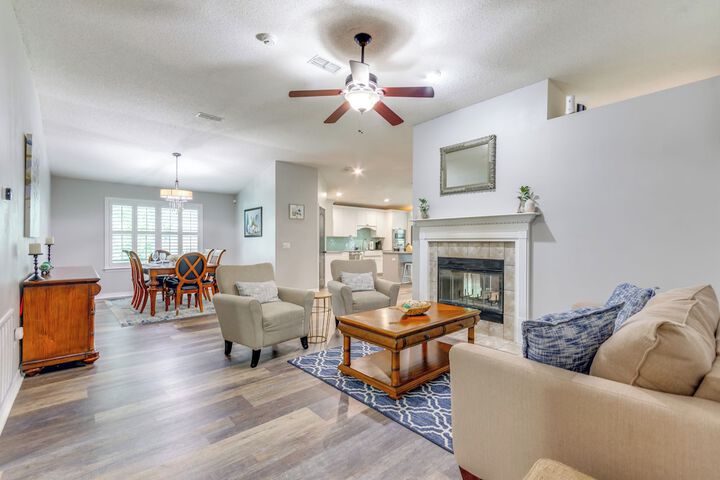 Spacious Home w / Sunroom 15 Mi to Pensacola!