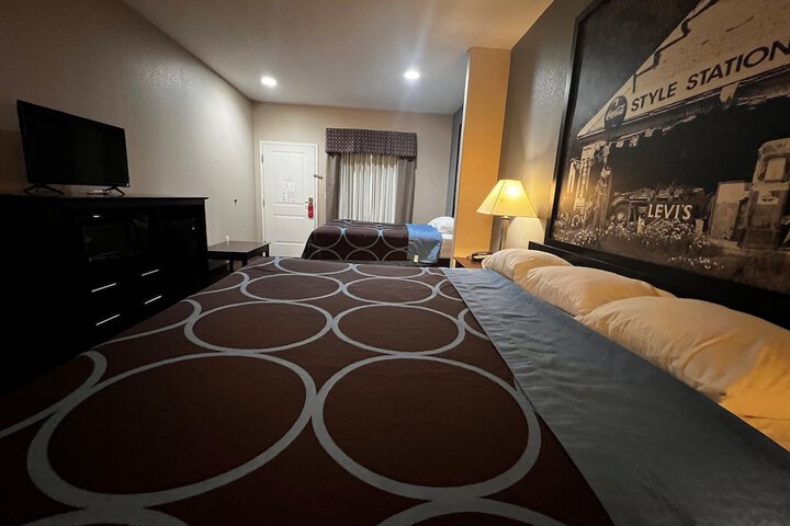 Super 8 by Wyndham Center