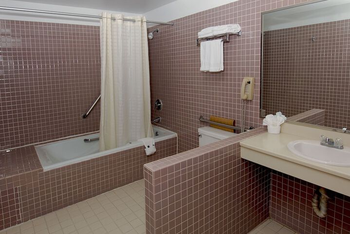 Room 12 of 37