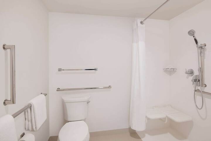 Room 18 of 35