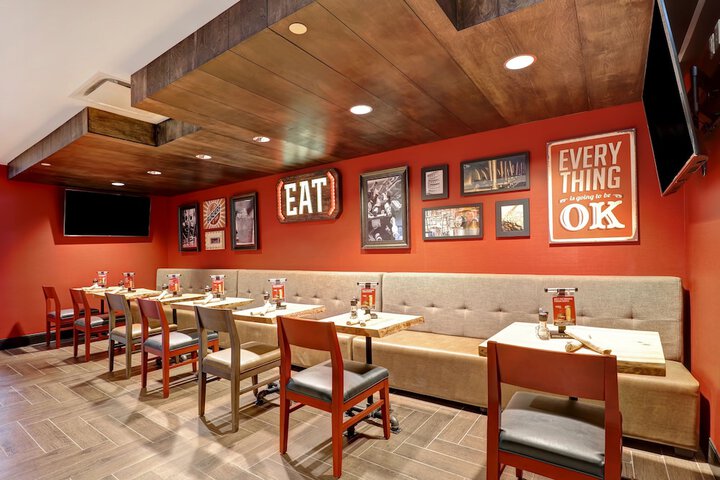 Dining 45 of 59