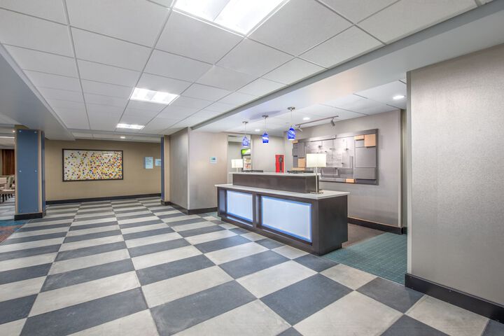 Holiday Inn Express & Suites Shawnee-Kansas City West by IHG