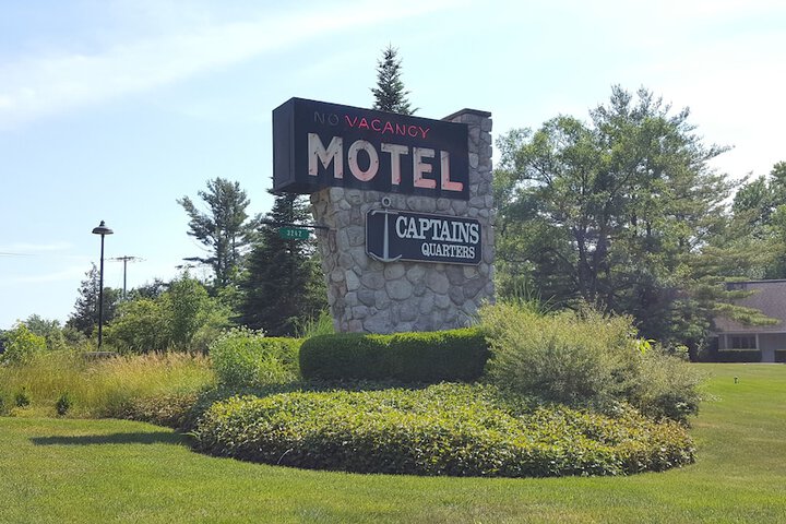 Captains Quarters Motel