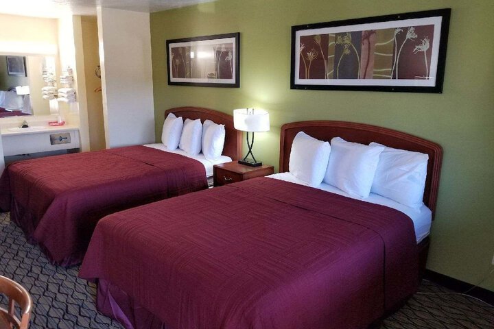 Economy Inn & Suites