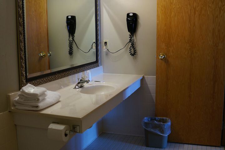Room 8 of 35