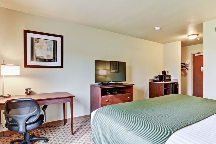 Cobblestone Hotel & Suites – Pulaski / Green Bay