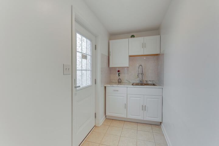 Cozy Inwood Apartment: History Hiking & Wine!