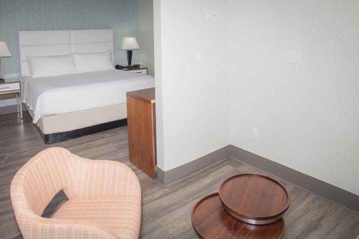 Room 26 of 76