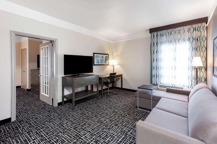 Room 13 of 35