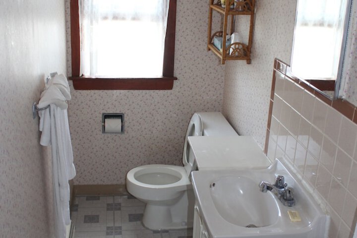 Room 6 of 17