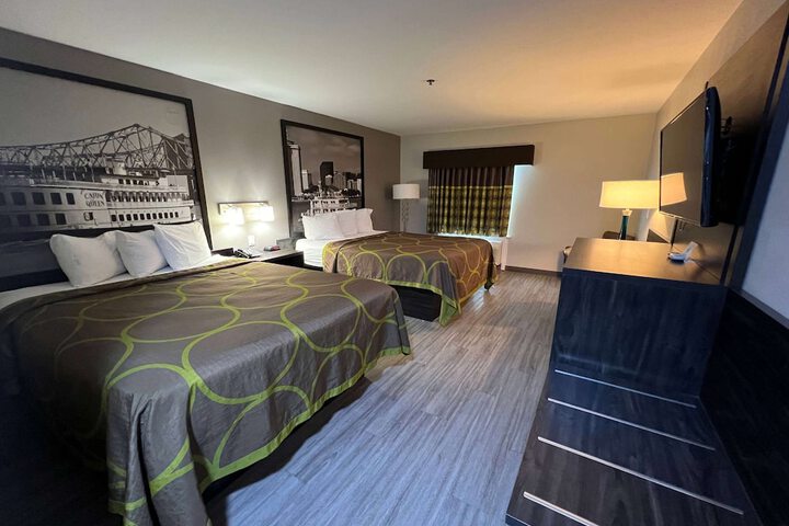 Super 8 by Wyndham Lake Charles / Sulphur