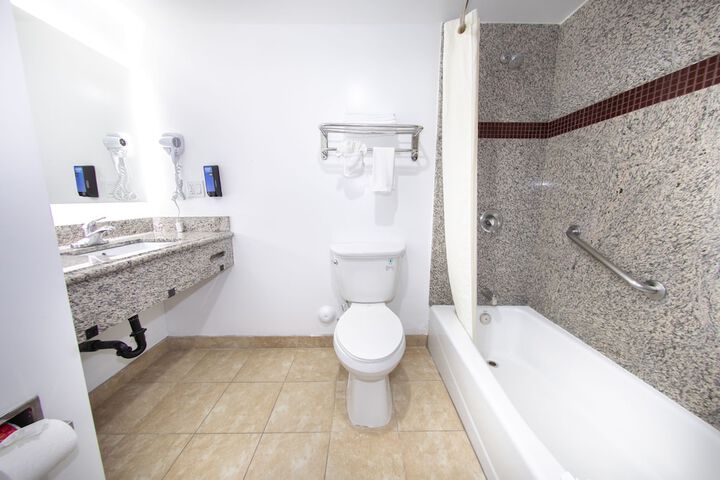 Rodeway Inn & Suites Bellflower