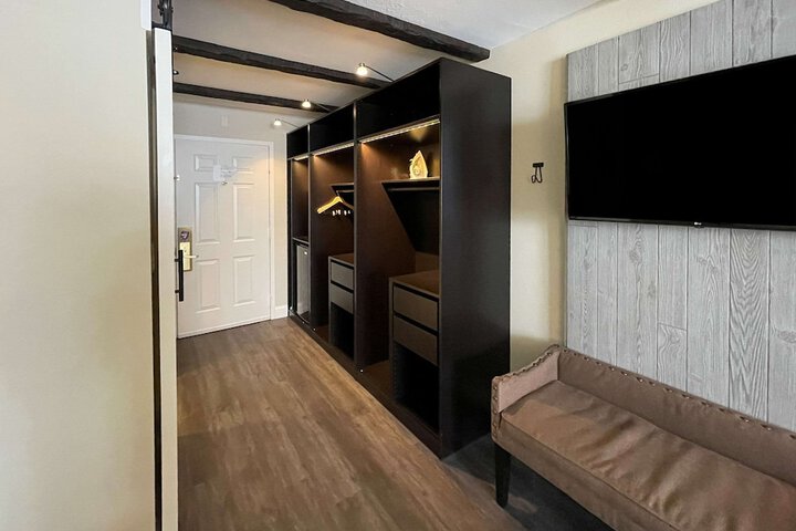 Room 28 of 91
