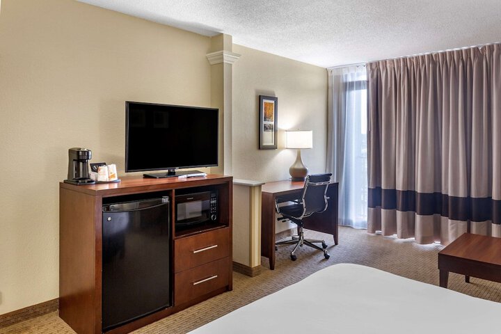 Room 10 of 37