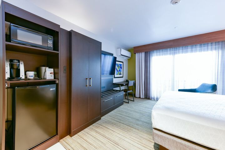 Room 52 of 66