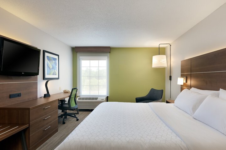 Room 33 of 64