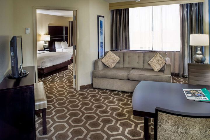 Embassy Suites by Hilton St. Louis Airport