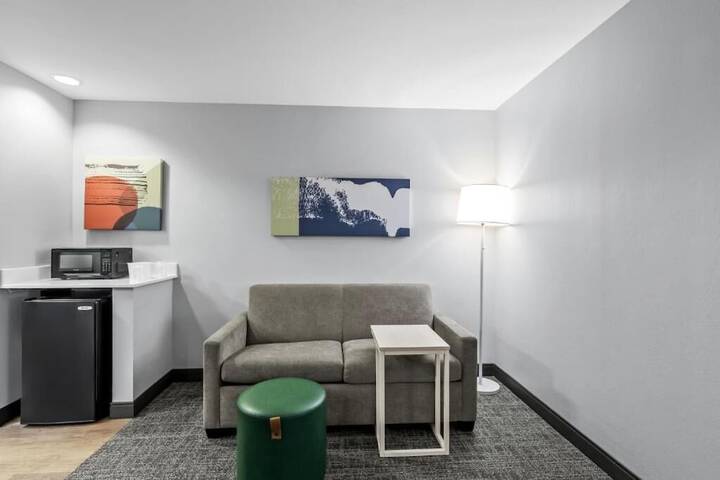 Spark by Hilton Shawnee