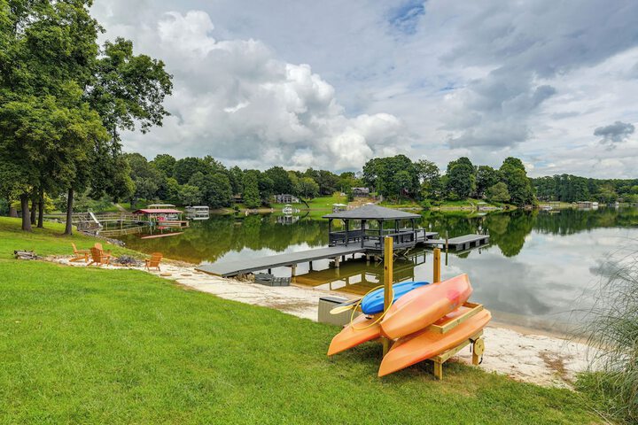 Lakefront Sherrills Ford Haven w / Boat Dock!