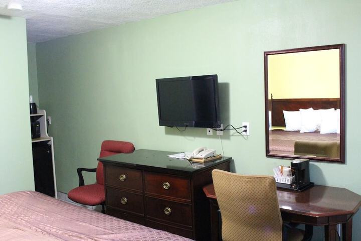 Room 5 of 16