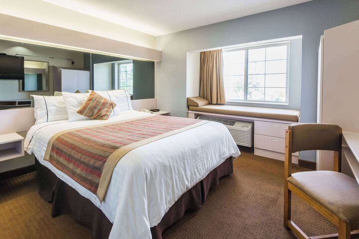 Room 16 of 19