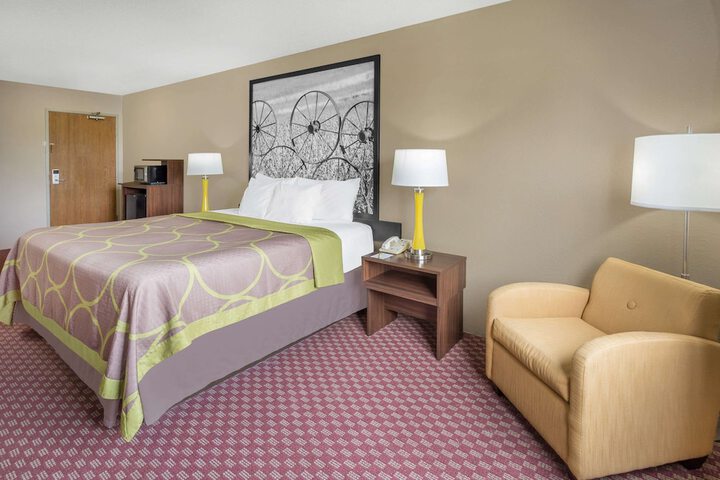 Super 8 by Wyndham Hebron Lowell Area