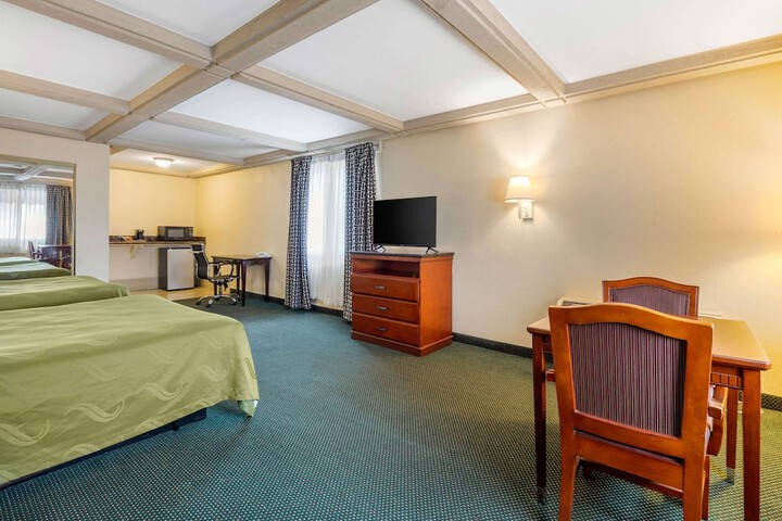 Room 21 of 39