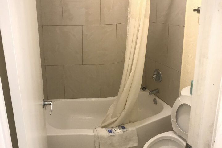 Room 5 of 13