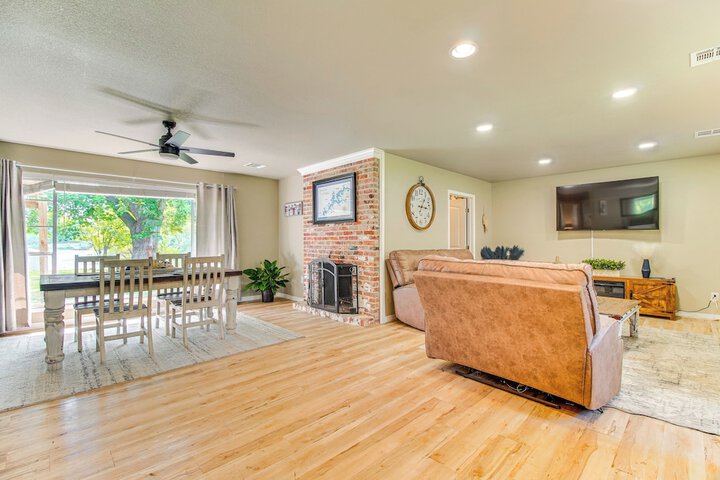 On-site Lake Access: Pet-friendly Vinita Home