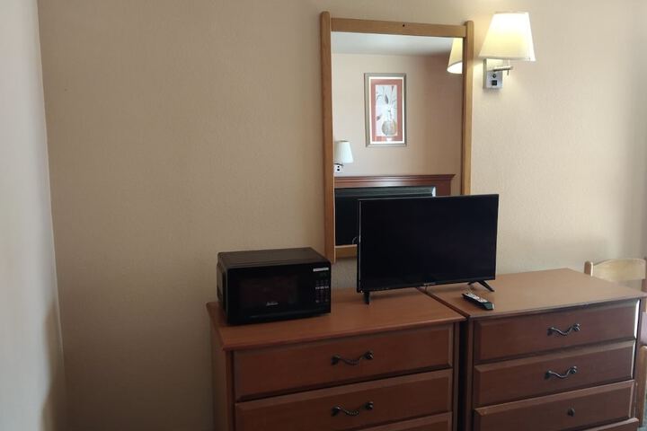 Room 5 of 18