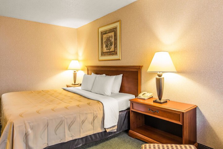 Room 8 of 32