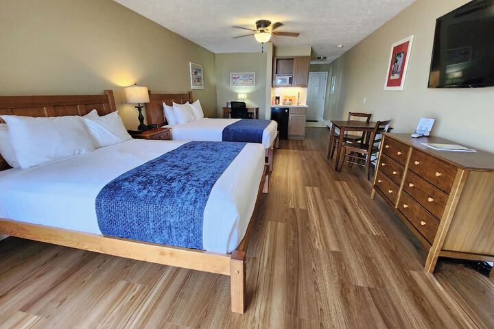 Pointes North Beachfront Hotel – 2 Person Spa Tub Studios