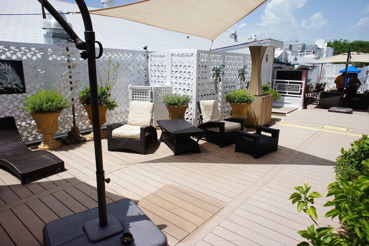 Sundeck 37 of 44