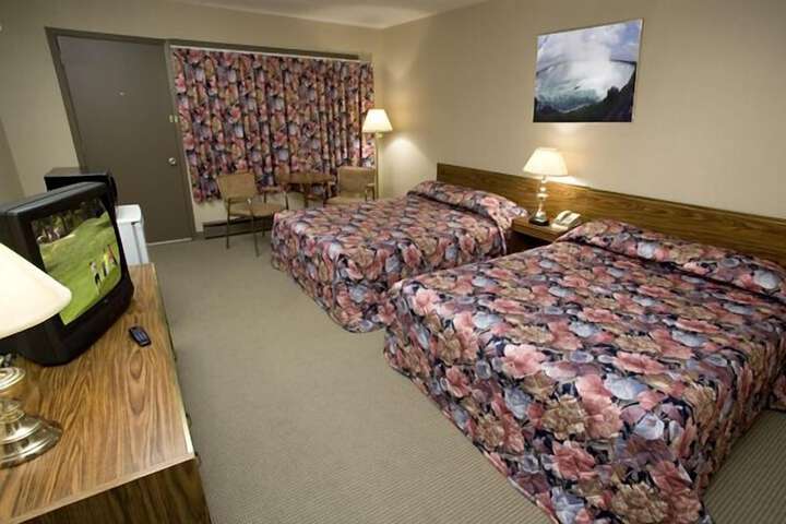 Room 4 of 16