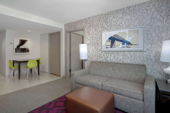 Room 15 of 36