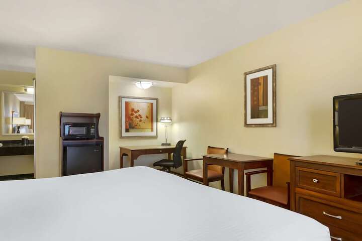 Room 8 of 28