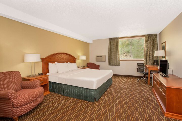 Room 7 of 15