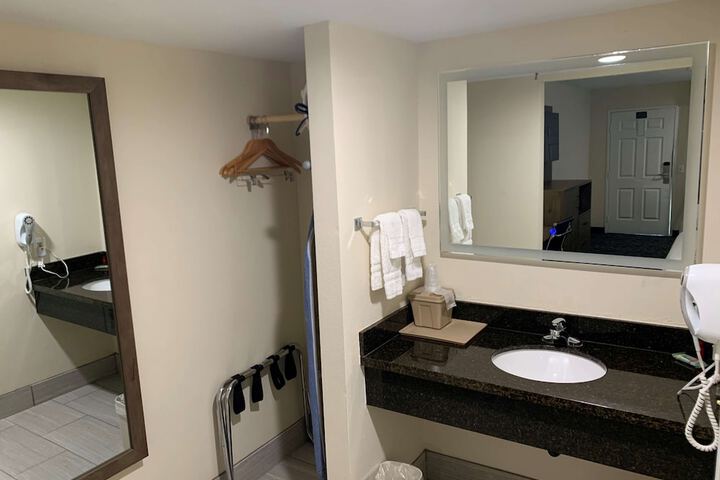 Room 8 of 24