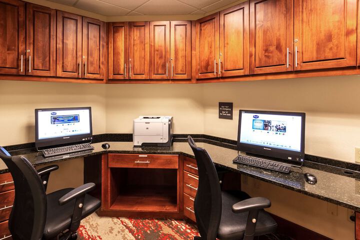 Business Center 80 of 82